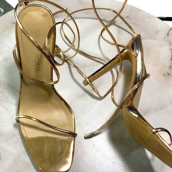 Fashion Nova Gold Strappy Open Toe Stiletto Gladiator Heels Womens Size 7 - Picture 1 of 9